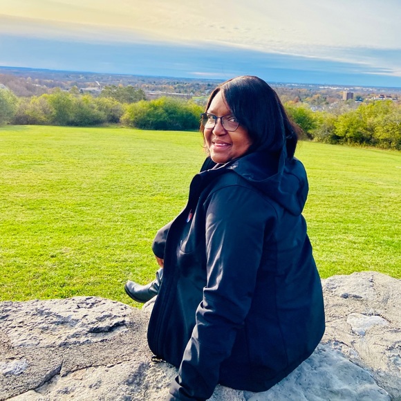 Meet your Posher, Anita - Picture 5 of 12